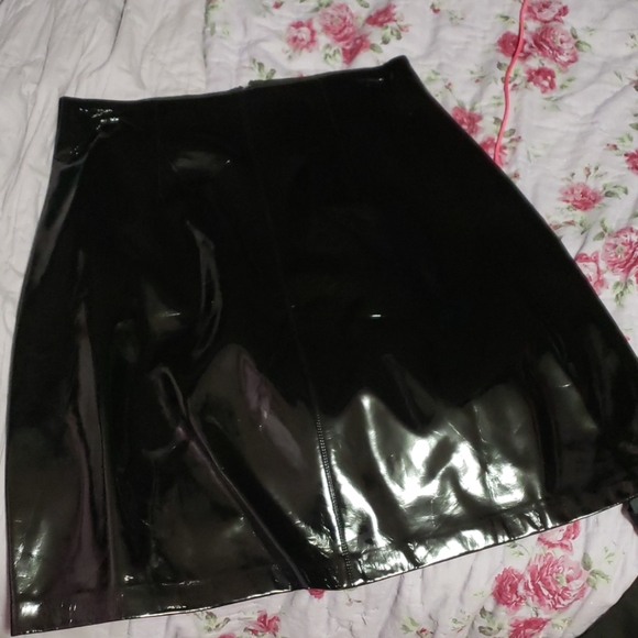 Pleather Vince Camuto Skirt - Picture 3 of 4